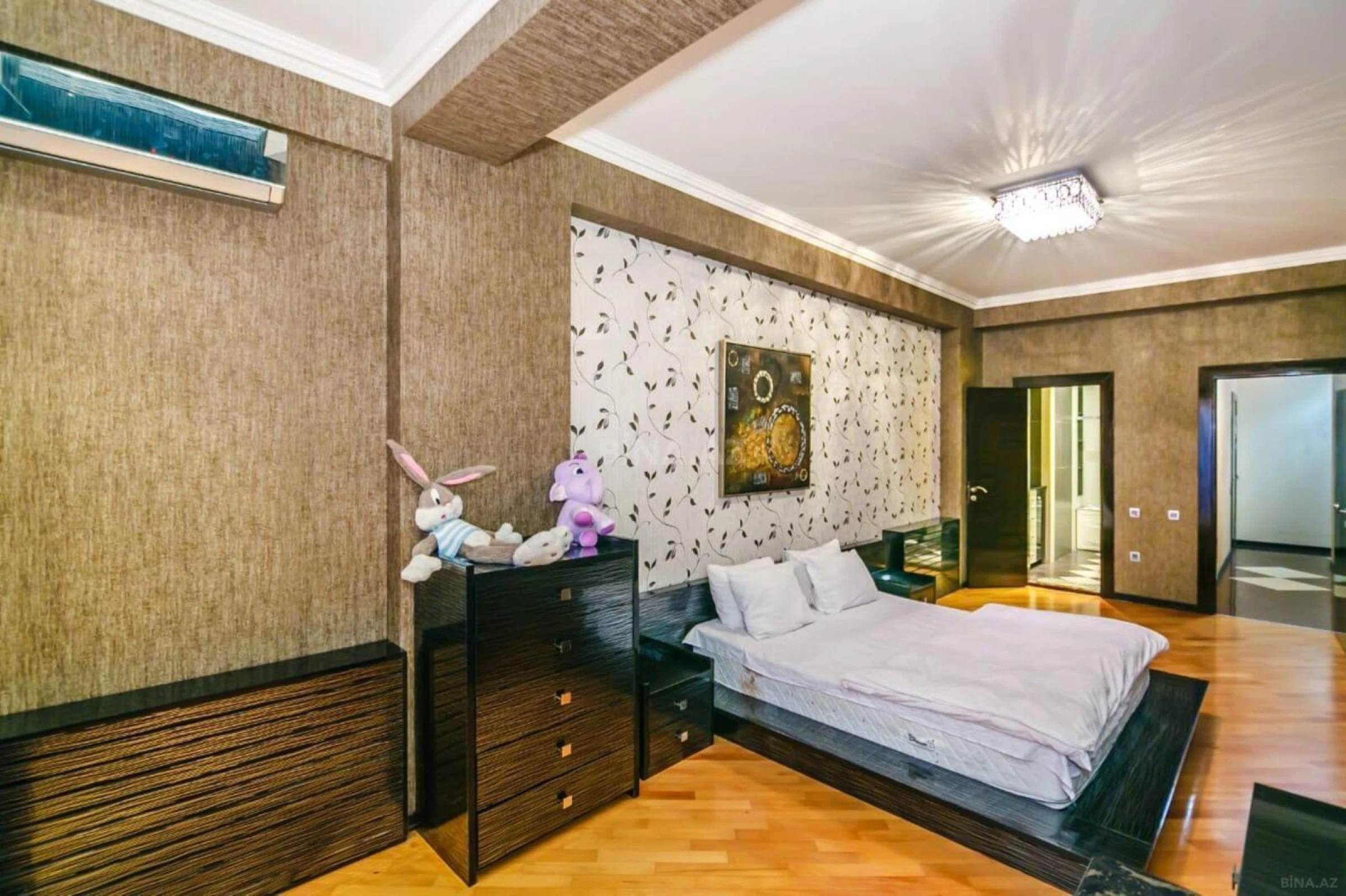 Kirayə verilir 3 otaqlı mənzil 135 m²