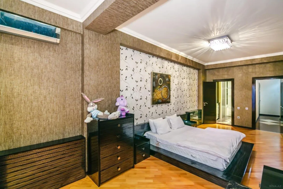 Kirayə verilir 3 otaqlı mənzil 135 m²
