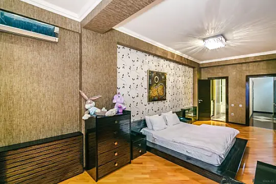 Kirayə verilir 3 otaqlı mənzil 135 m²