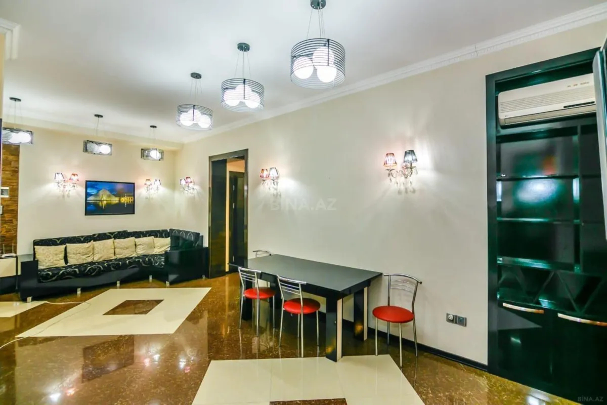 Kirayə verilir 3 otaqlı mənzil 135 m²