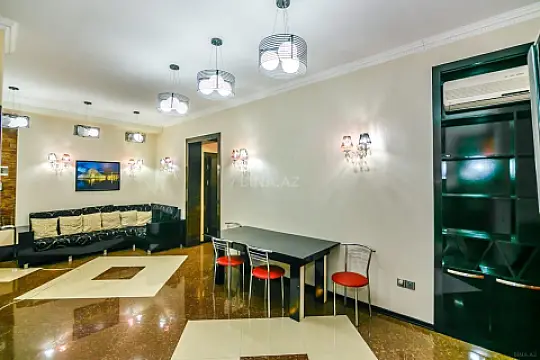 Kirayə verilir 3 otaqlı mənzil 135 m²