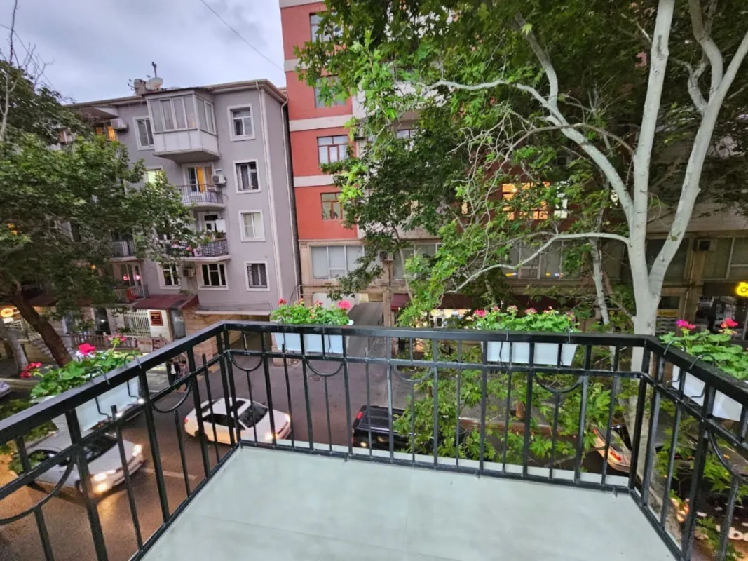 Satılır 3 otaqlı mənzil 93.7 m²