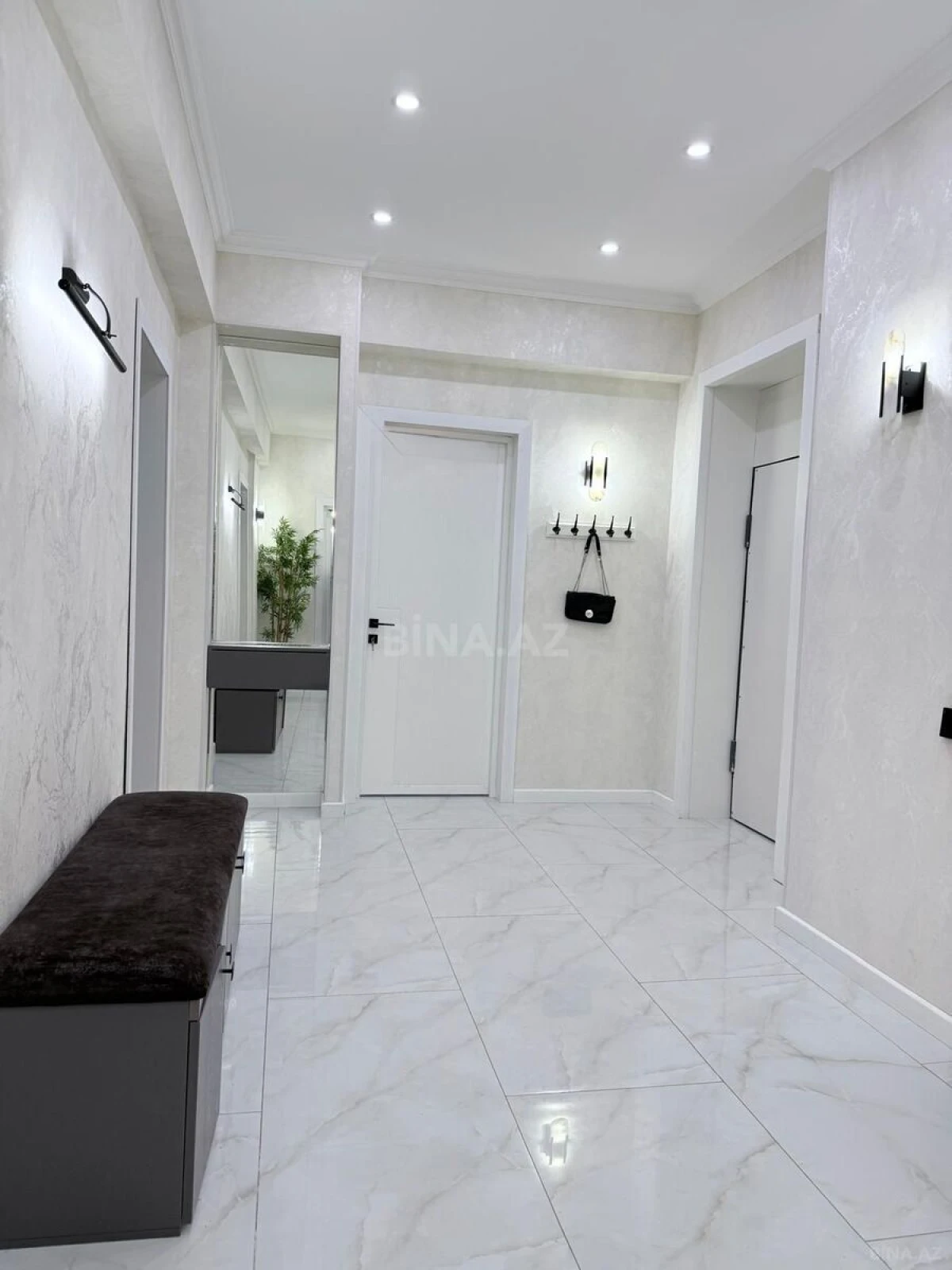 Satılır 3 otaqlı mənzil 93.7 m²