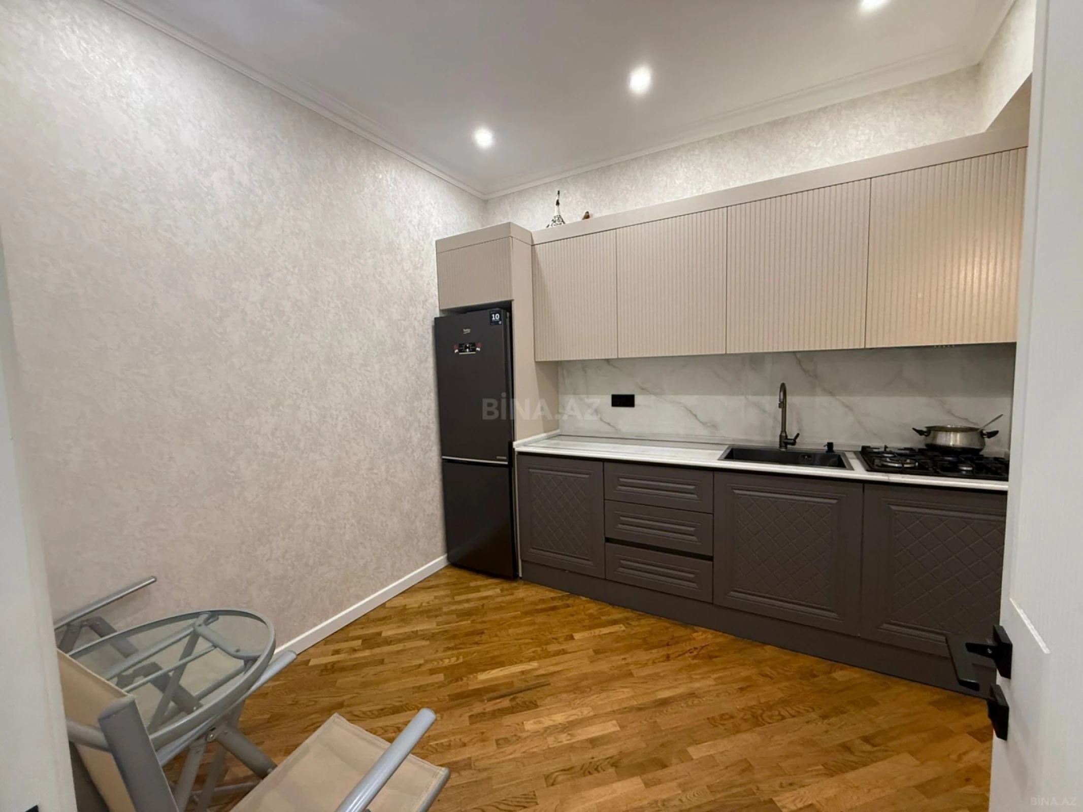 Satılır 3 otaqlı mənzil 93.7 m²