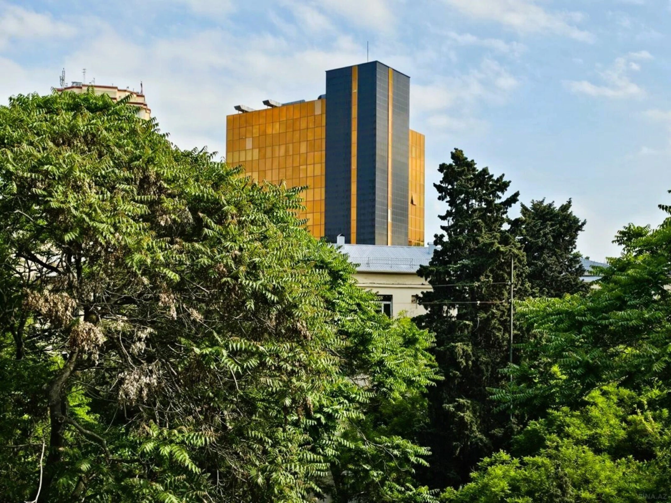 Satılır 3 otaqlı mənzil 93.7 m²