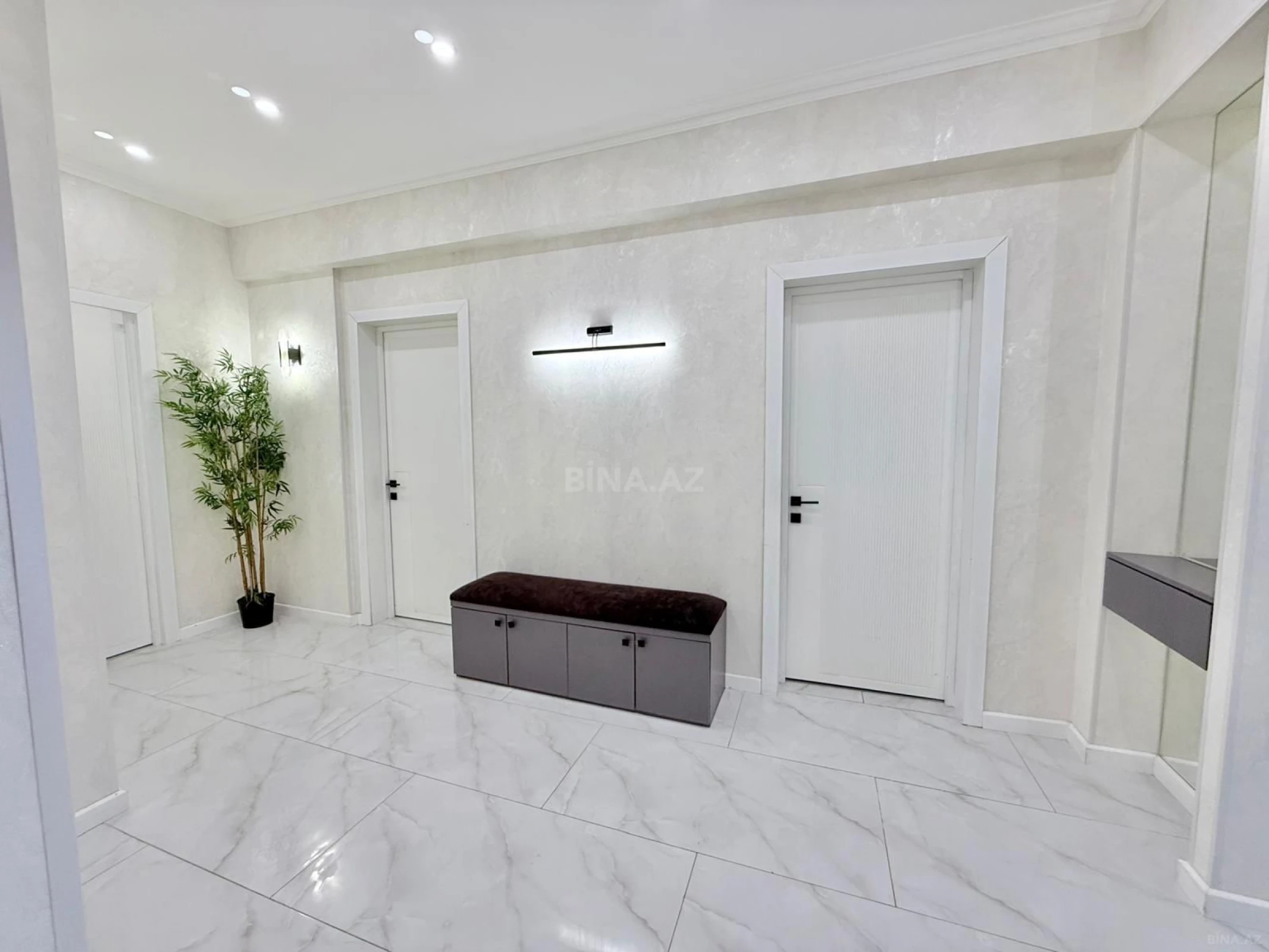 Satılır 3 otaqlı mənzil 93.7 m²