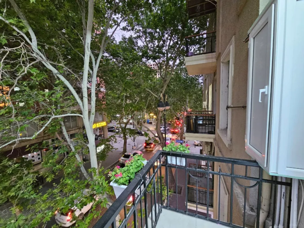 Satılır 3 otaqlı mənzil 93.7 m²