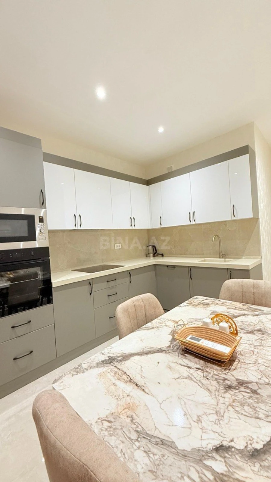 Kirayə verilir 3 otaqlı mənzil 145 m²