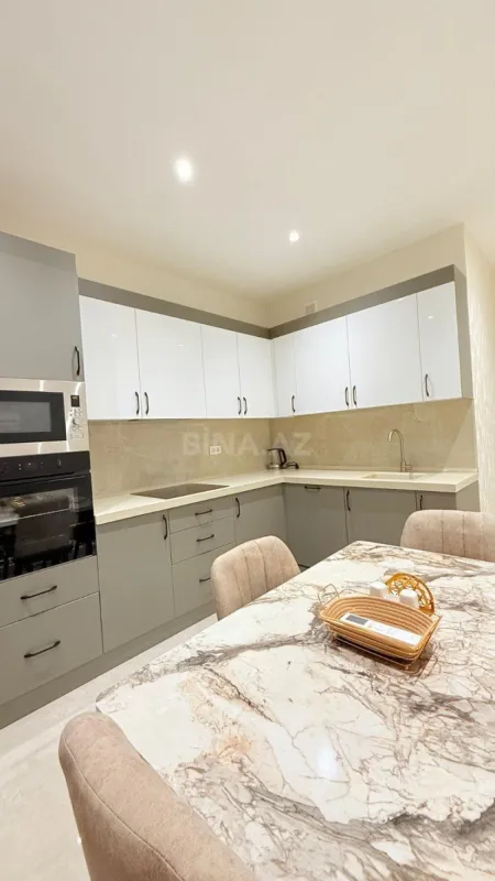 Kirayə verilir 3 otaqlı mənzil 145 m²