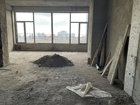 Satılır 6 otaqlı mənzil 700 m²