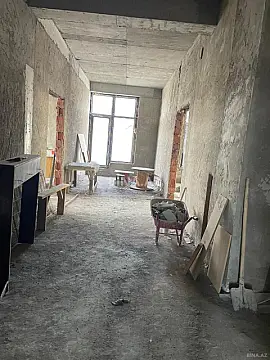 Satılır 6 otaqlı mənzil 700 m²