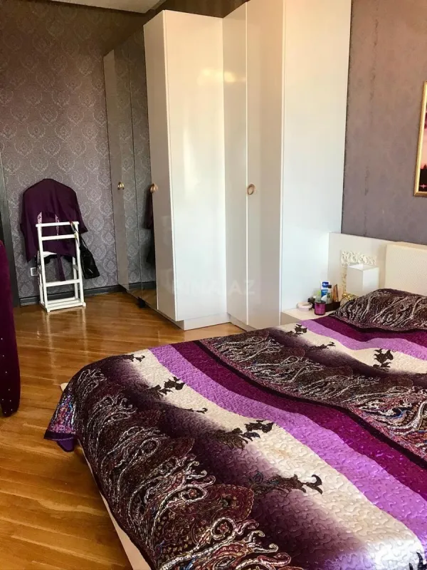 Satılır 3 otaqlı mənzil 130 m²
