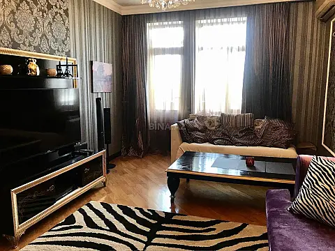 Satılır 3 otaqlı mənzil 130 m²
