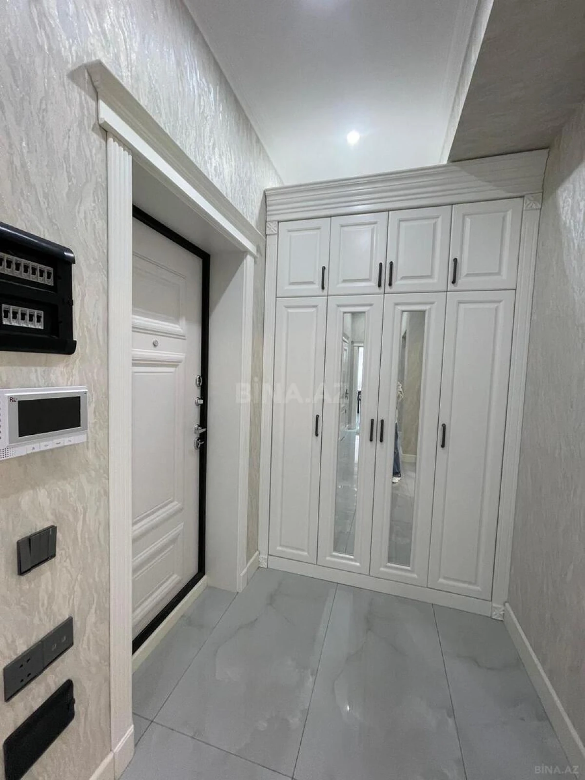 Satılır 3 otaqlı mənzil 106 m²