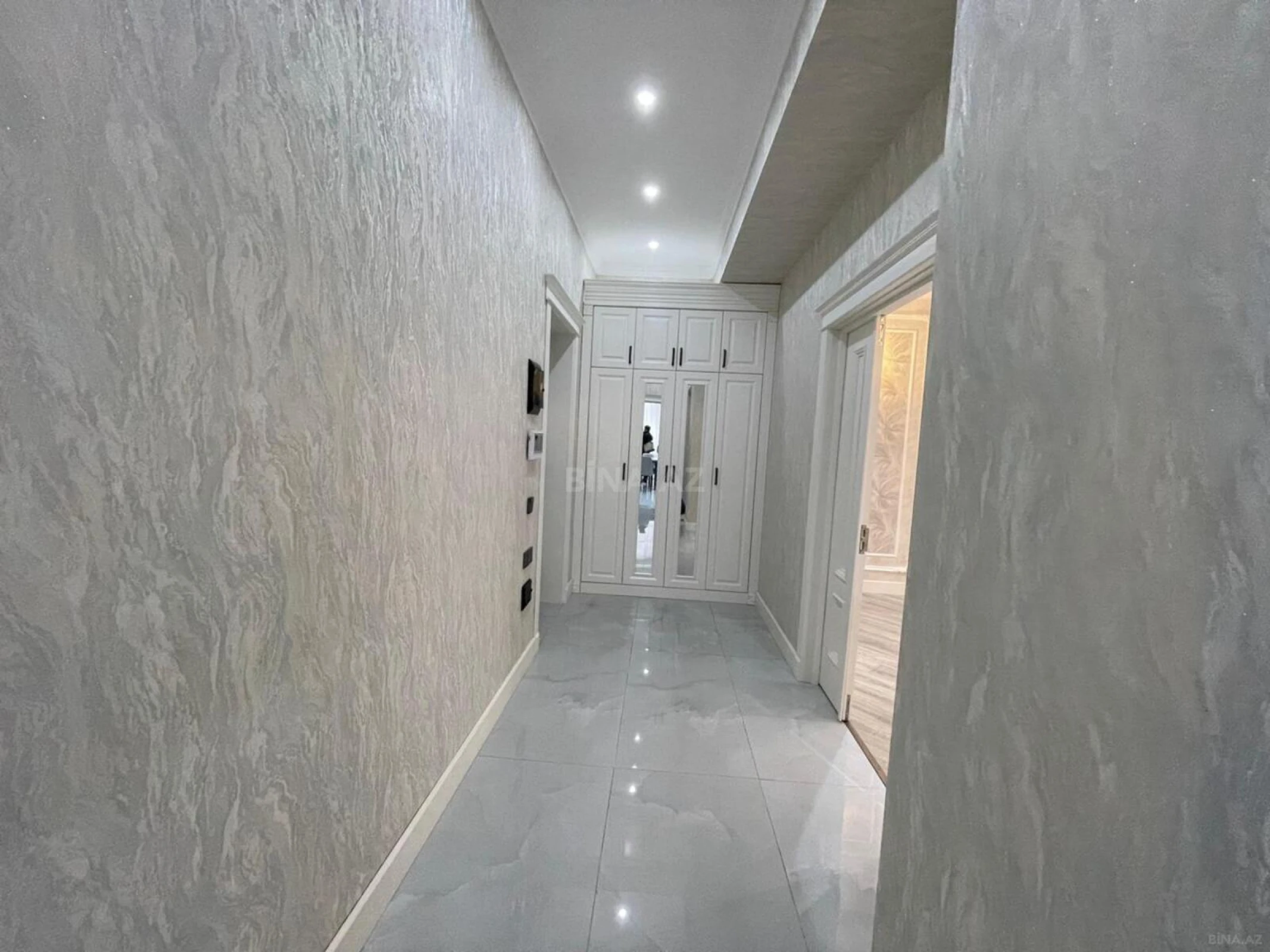 Satılır 3 otaqlı mənzil 106 m²