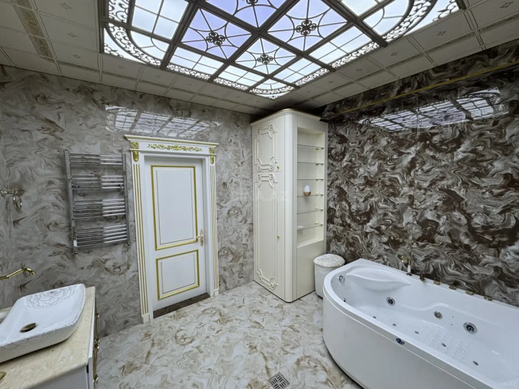 Satılır 3 otaqlı mənzil 192 m²