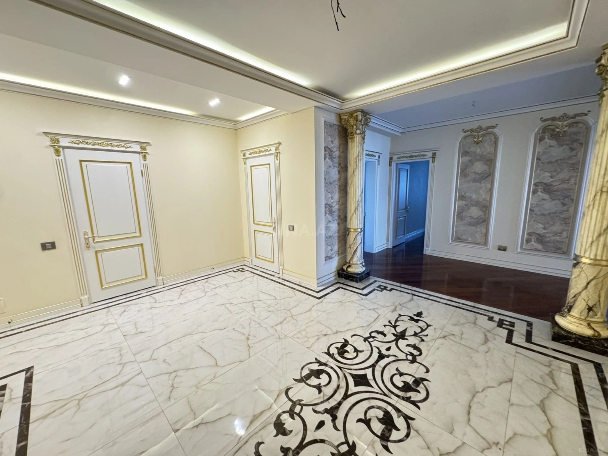 Satılır 3 otaqlı mənzil 192 m²