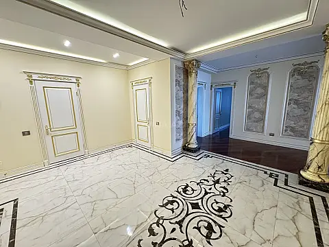 Satılır 3 otaqlı mənzil 192 m²