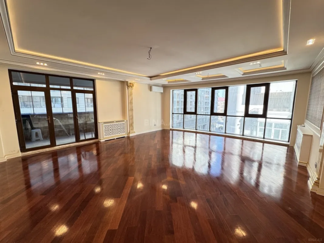 Satılır 3 otaqlı mənzil 192 m²
