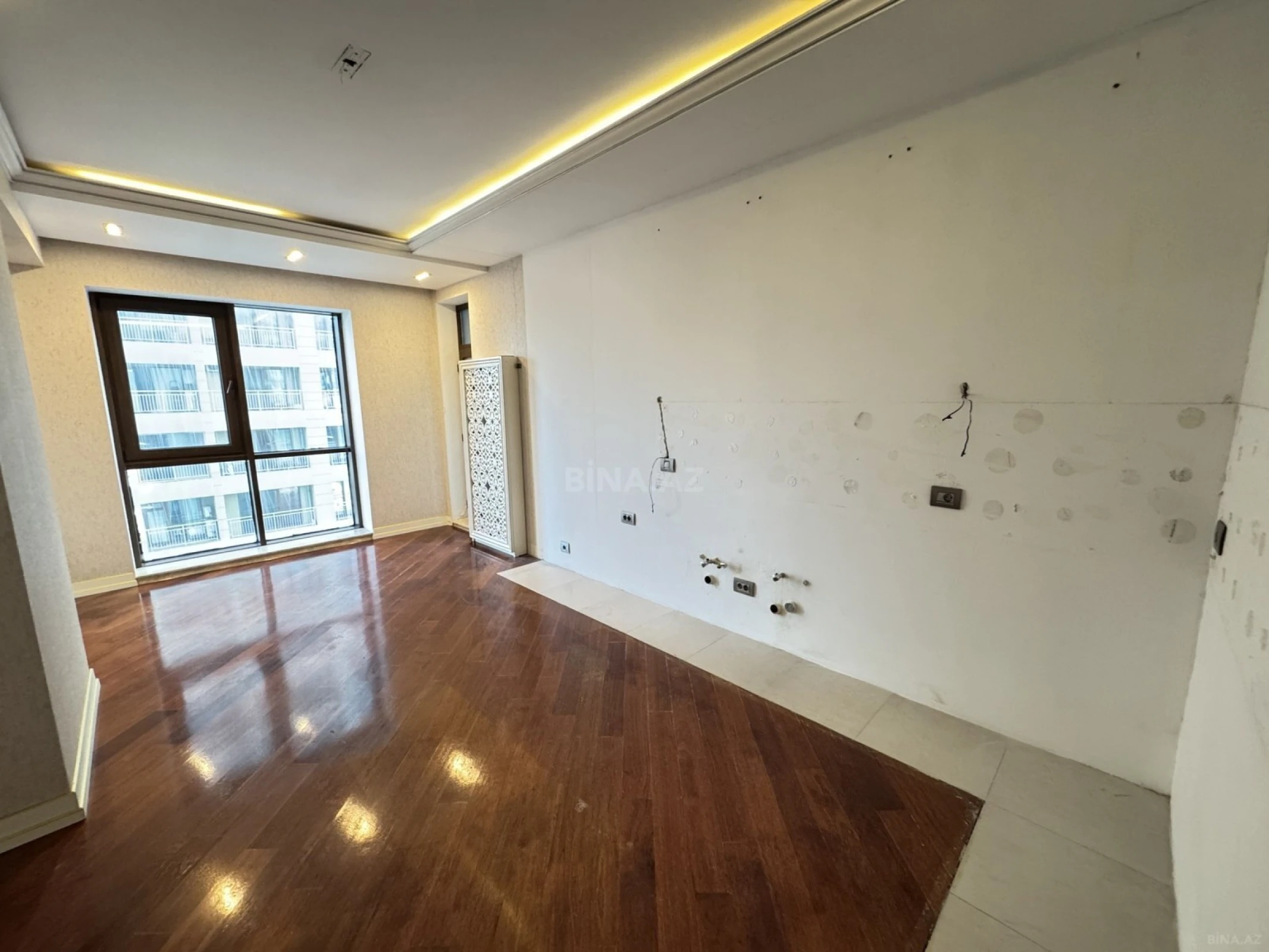 Satılır 3 otaqlı mənzil 192 m²