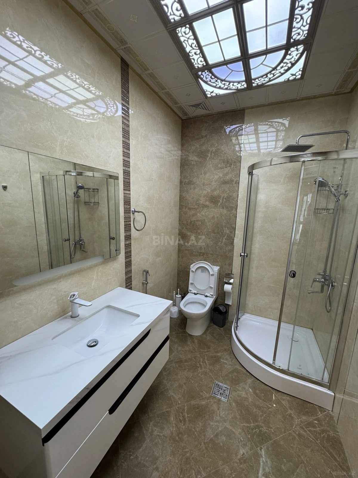 Satılır 3 otaqlı mənzil 192 m²