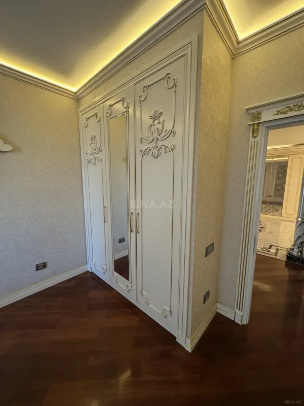 Satılır 3 otaqlı mənzil 192 m²