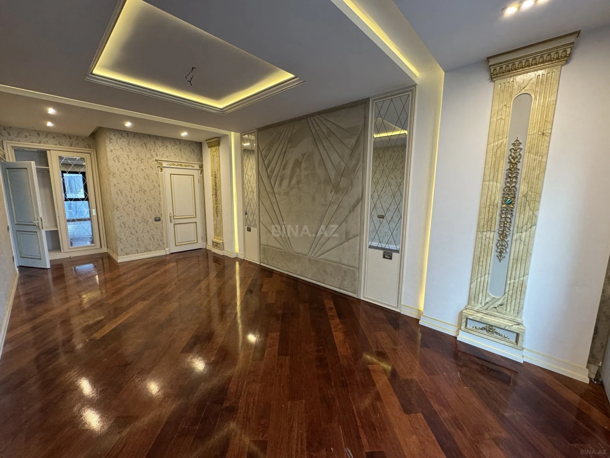 Satılır 3 otaqlı mənzil 192 m²