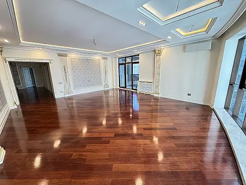 Satılır 3 otaqlı mənzil 192 m²