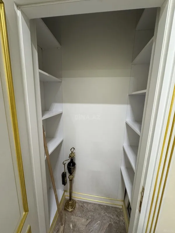 Satılır 3 otaqlı mənzil 192 m²