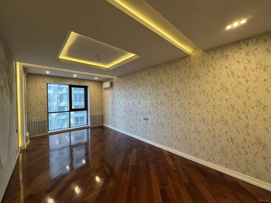 Satılır 3 otaqlı mənzil 192 m²