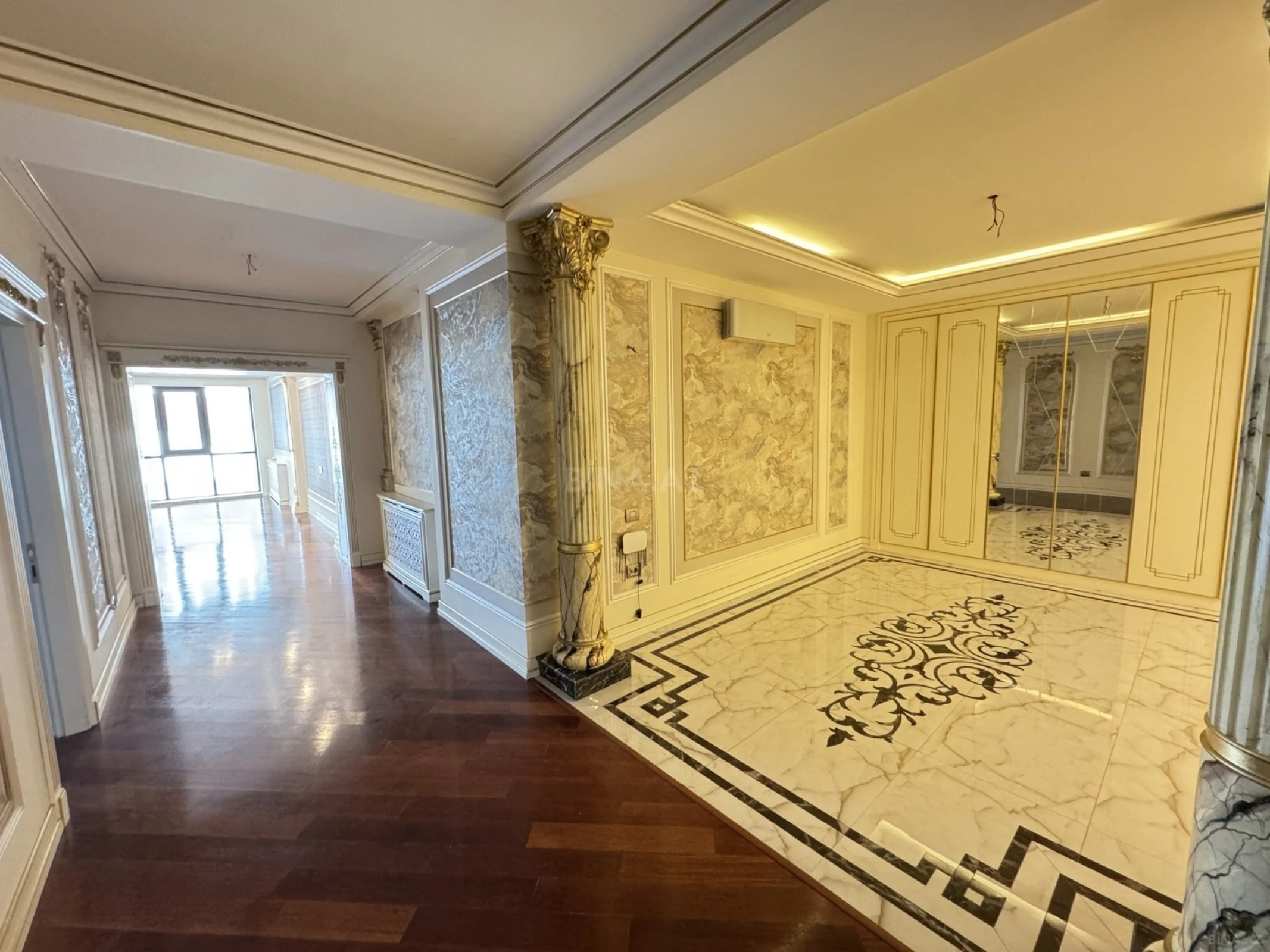 Satılır 3 otaqlı mənzil 192 m²