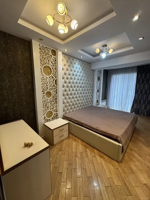 Kirayə verilir 3 otaqlı mənzil 145 m²