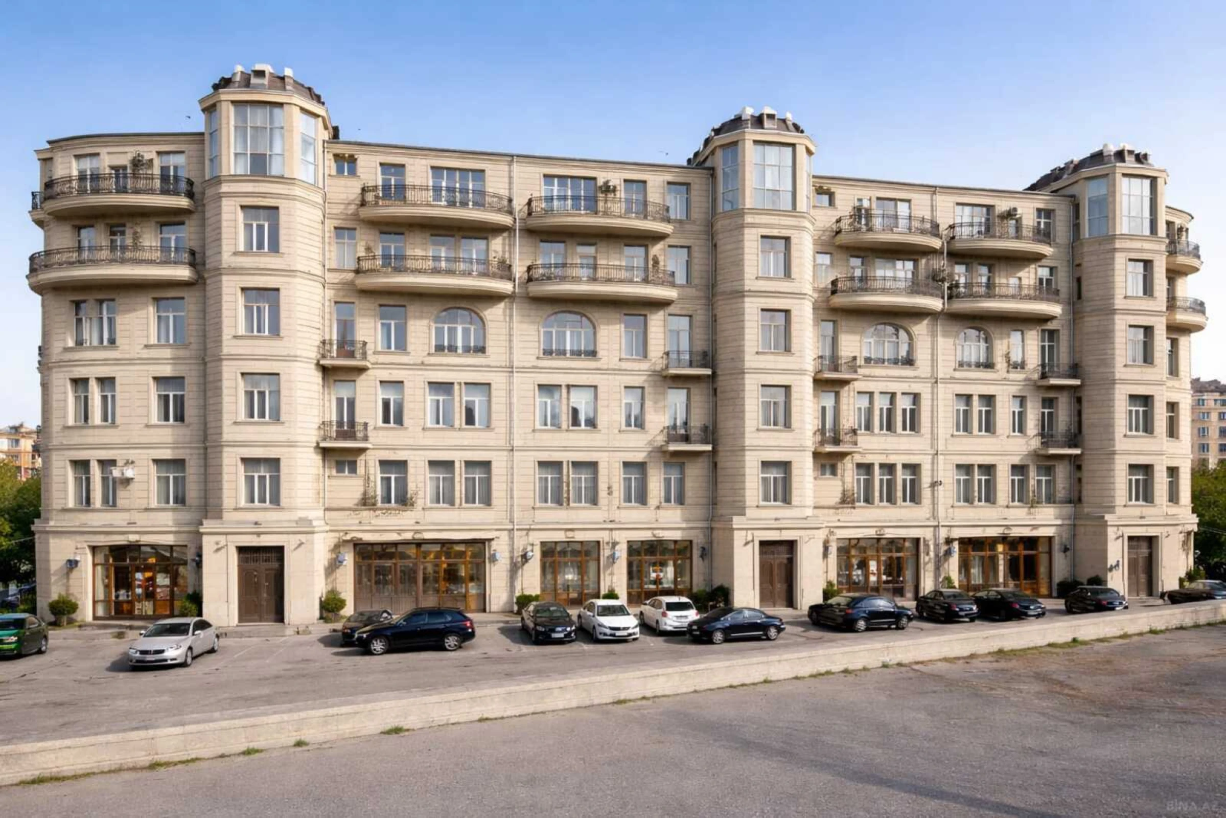 Satılır obyekt 820 m²