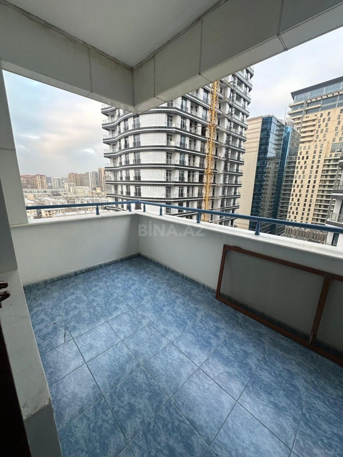 Kirayə verilir 3 otaqlı mənzil 160 m²