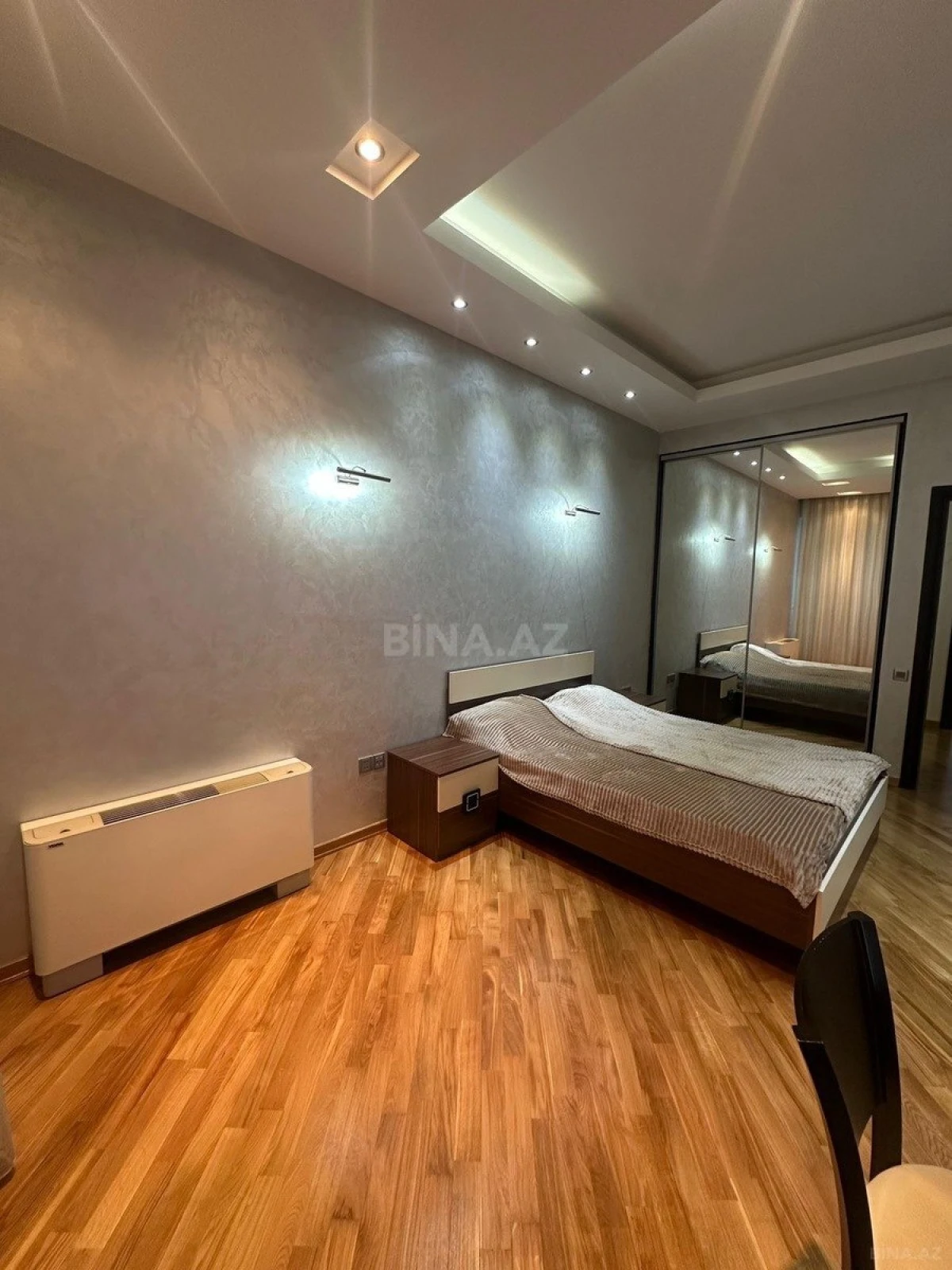 Kirayə verilir 3 otaqlı mənzil 160 m²