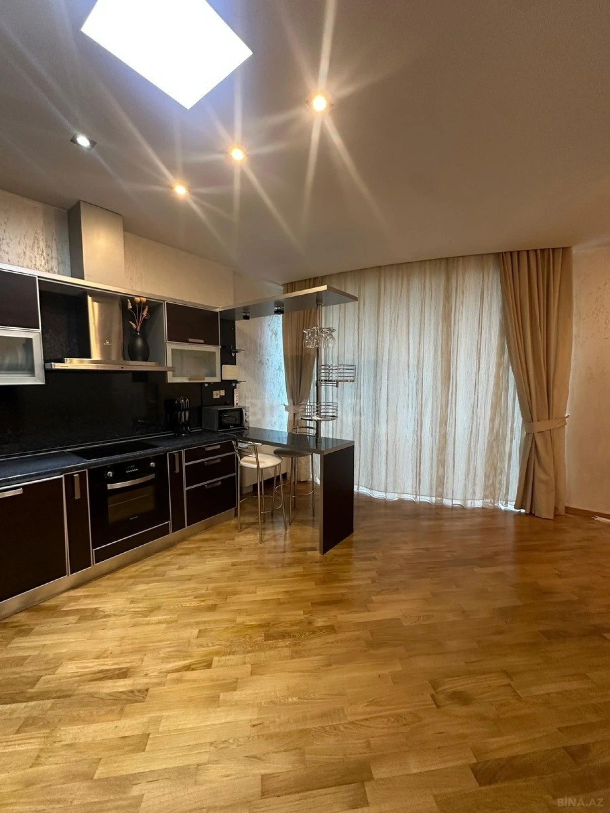Kirayə verilir 3 otaqlı mənzil 160 m²