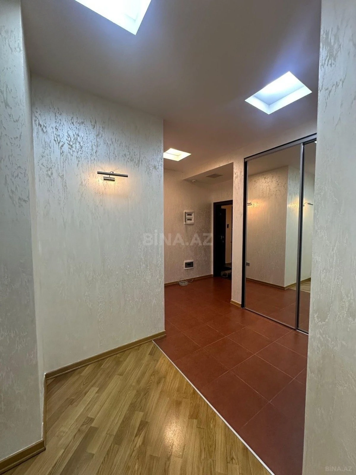Kirayə verilir 3 otaqlı mənzil 160 m²