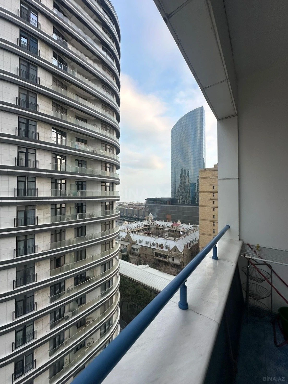 Kirayə verilir 3 otaqlı mənzil 160 m²