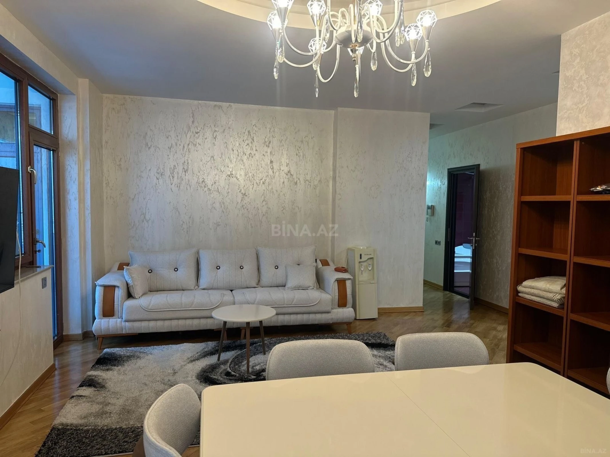 Kirayə verilir 3 otaqlı mənzil 160 m²