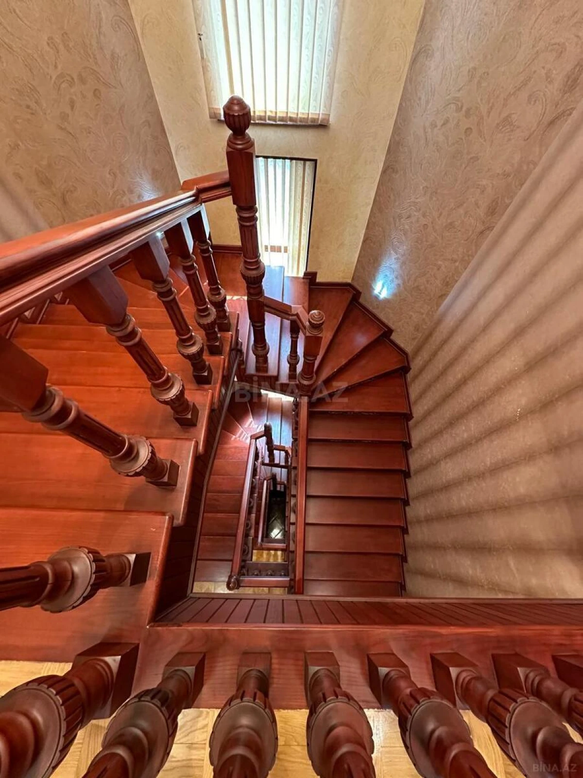 Satılır 7 otaqlı həyət evi 550 m²