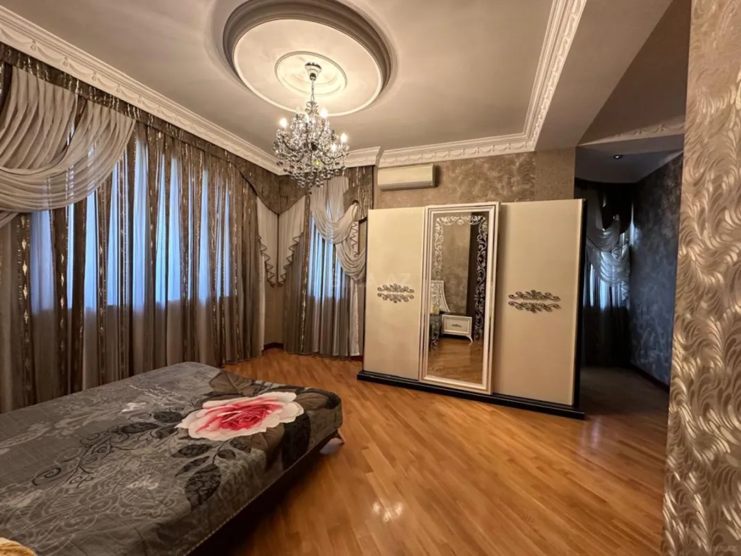 Satılır 7 otaqlı həyət evi 550 m²