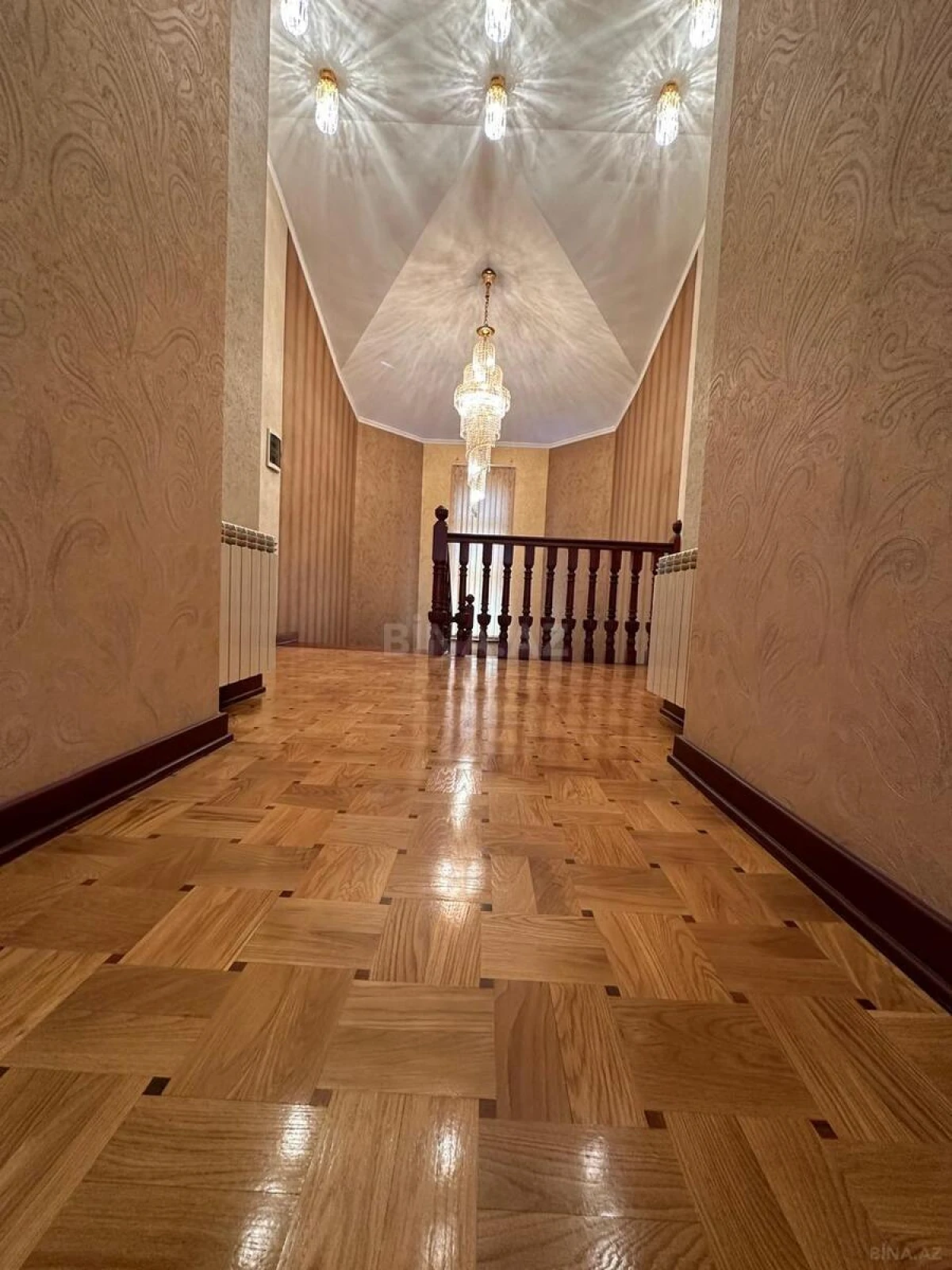 Satılır 7 otaqlı həyət evi 550 m²