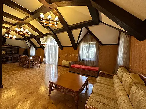 Satılır 7 otaqlı həyət evi 550 m²