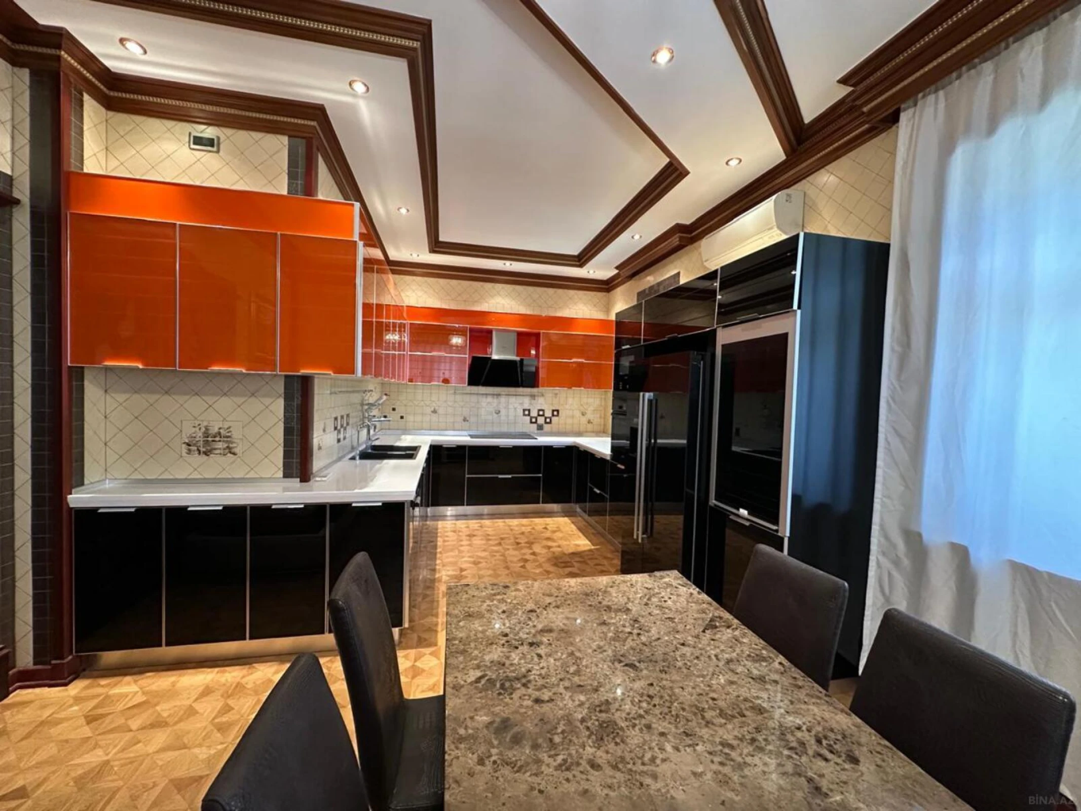 Satılır 7 otaqlı həyət evi 550 m²
