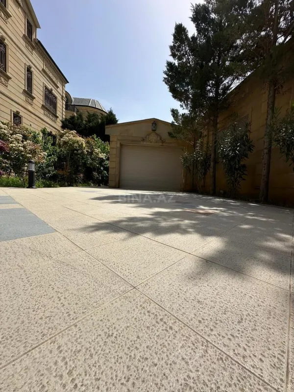 Satılır 7 otaqlı həyət evi 550 m²