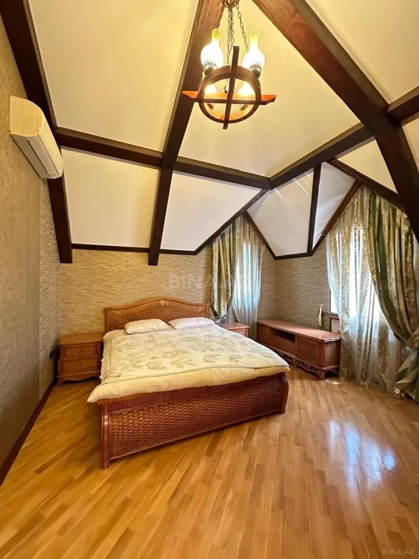 Satılır 7 otaqlı həyət evi 550 m²