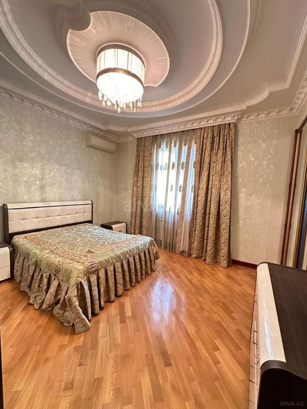 Satılır 7 otaqlı həyət evi 550 m²