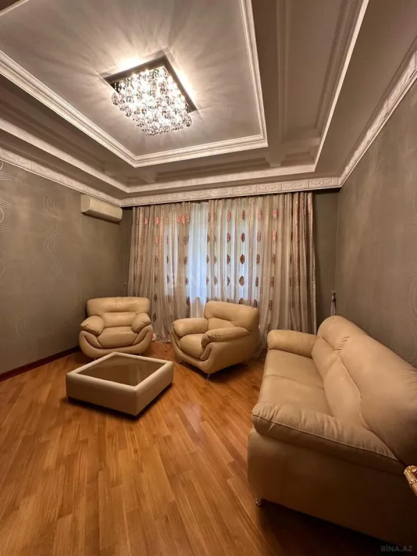 Satılır 7 otaqlı həyət evi 550 m²