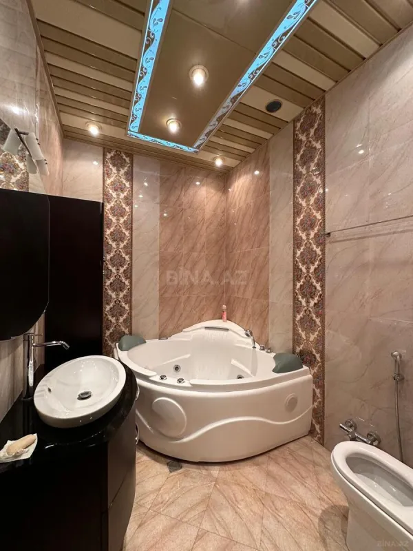 Satılır 7 otaqlı həyət evi 550 m²