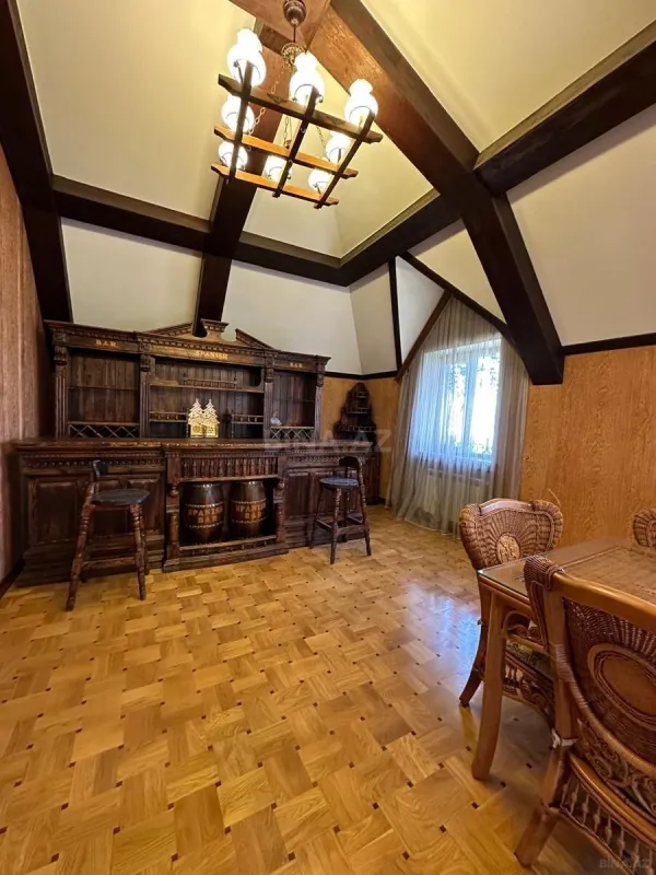 Satılır 7 otaqlı həyət evi 550 m²